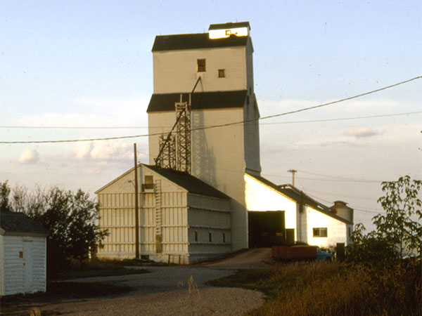 Manitoba Pool grain elevator at Pipestone
