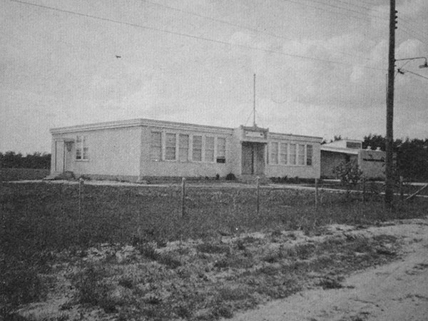 Poplarfield Elementary School southeast elevation, with Poplarfield Collegiate in the background