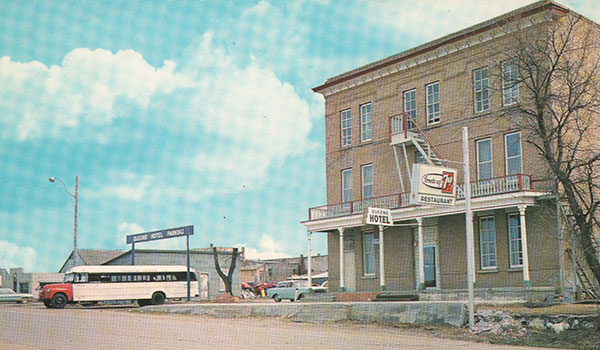 Postcard view of the Queens Hotel at Rapid City