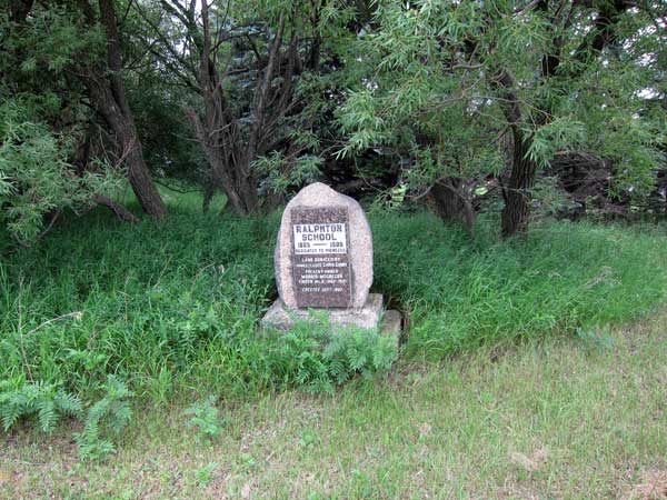 Ralphton School commemorative monument