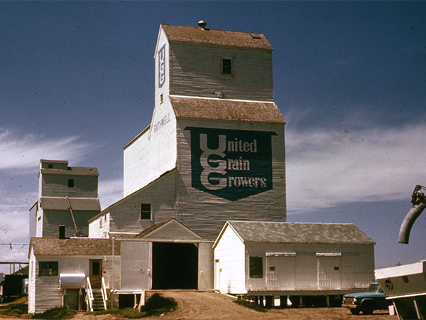 The United Grain Growers grain elevator with its crib annex at Rathwell, with Manitoba Pool at left