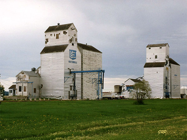 The United Grain Growers grain elevator with its crib annex at Rathwell