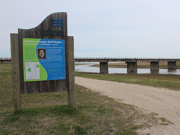Duff Roblin Parkway Trailhead at the south end of the Red River Floodway