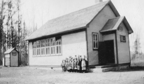 Ridgeland School building with children in front