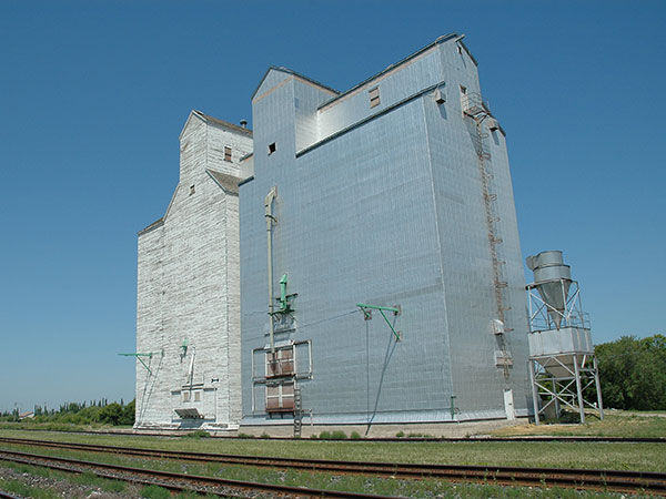 Cargill grain elevator and annex at Rivers
