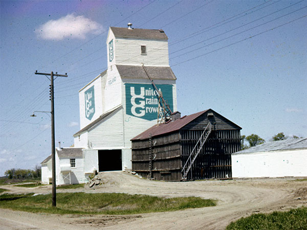 United Grain Growers grain elevator with crib and balloon annexes at Roland
