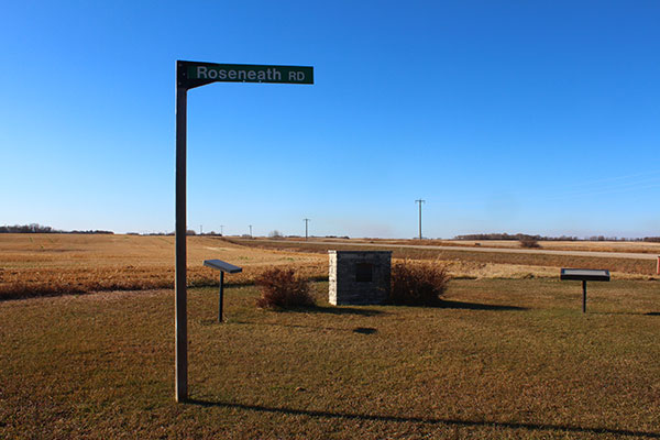 Roseneath School commemorative monument