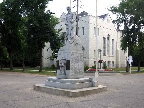 Russell War Memorial with Knox United Church in the background