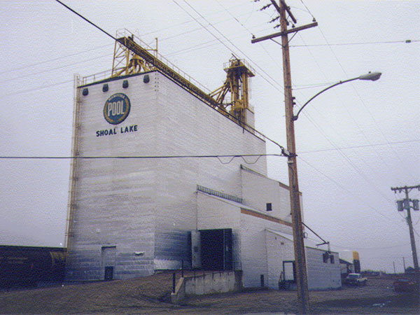 Manitoba Pool grain elevator at Shoal Lake