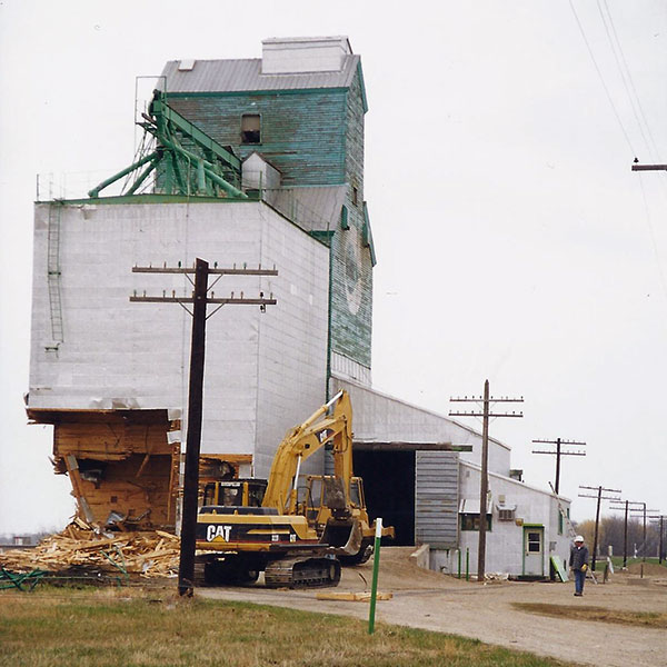 Cargill elevator at Sidney being demolished