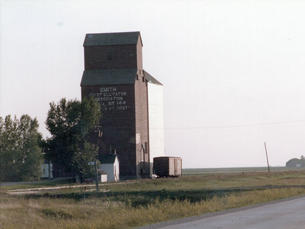Manitoba Pool grain elevator at Smith's Spur