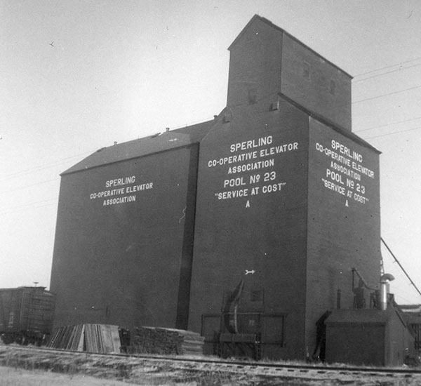 Manitoba Pool grain elevator at Sperling