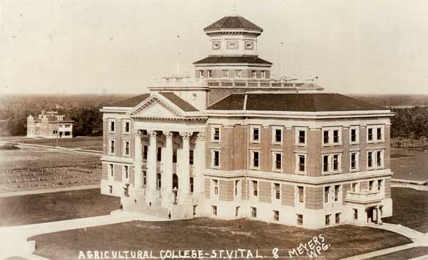 Manitoba Agricultural College with the Principal’s Residence visible in the background