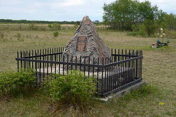 Pioneers commemorative monument in Union Prairie Cemetery