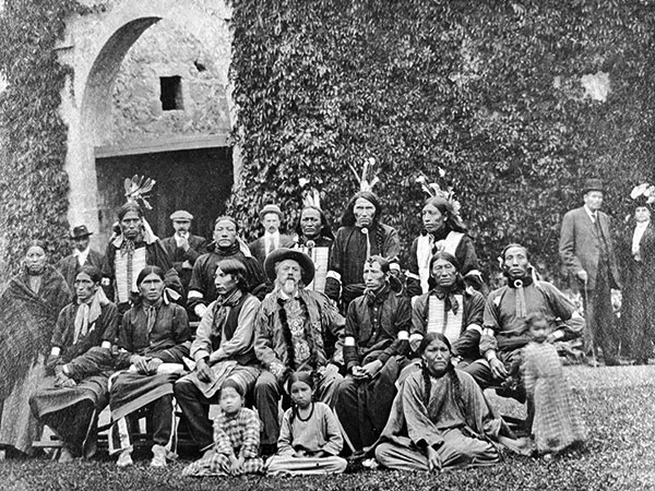 Buffalo Bill and his performers at Upper Fort Garry Gate