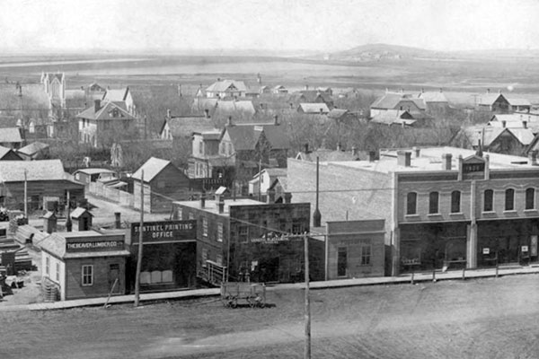 Winram Block (right) on Railway Street South